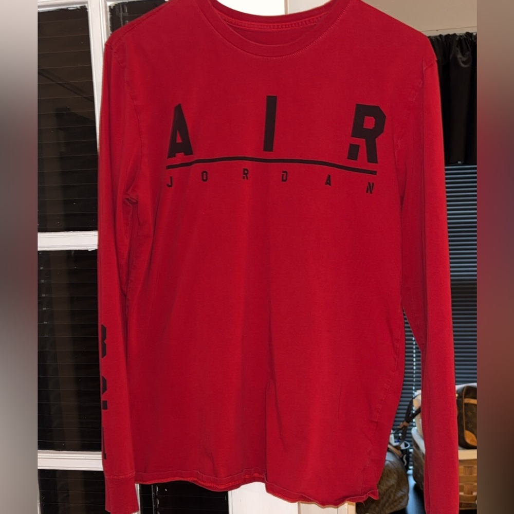 Air Jordan Red Long-Sleeve Basketball T-Shirt Sz M